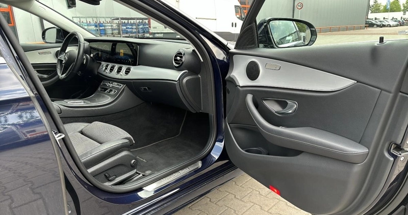 Mercedes-Benz Klasa E cena 214800 przebieg: 55974, rok produkcji 2021 z Kościerzyna małe 326